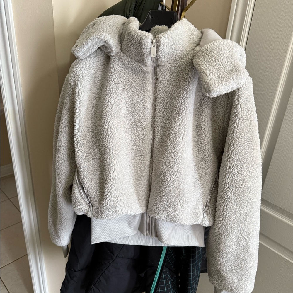 Alo Yoga Foxy Sherpa jacket - light grey